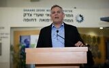 Le ministre de la Santé Nitzan Horowitz en conférence de presse à l'hôpitâl Shaaré Zedek de Jérusalem, le 18 octobre 2021. (Crédit : Yonatan Sindel/ Flash90)