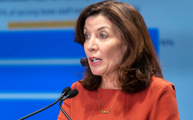 La gouverneure de l'État de New York, Kathy Hochul. (Crédit : Lev Radin/Pacific Press/LightRocket via Getty Images/JTA) La gouverneure de l'État de New York, Kathy Hochul. (Crédit : Lev Radin/Pacific Press/LightRocket via Getty Images/JTA)