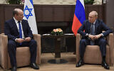Le Premier ministre Naftali Bennett rencontre le président russe Vladimir Poutine à Sochi, en Russie, le 22 octobre 2021. (Crédit :  Kobi Gideon/GPO)