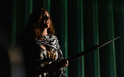 Répétitions de "Kundry", un opéra original créé pour le festival artistique "Regarding Goddesses", lancé à Tel Aviv le 21 octobre 2021 (Crédit : autorisation Alexey Kudrik).