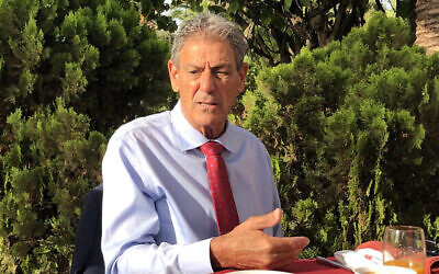 Ram Ben Barak, député de Yesh Atid, raconte l'origine de la normalisation Maroc-Israël à Rabat, le 12 août 2021. (Crédit : Lazar Berman/Times of Israel)