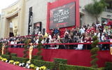 Le tapis rouge devant le Dolby Theatre, où se tiennent les cérémonies des Oscars depuis 2002. (Crédit : Wikimedia)