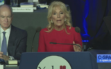 La Première Dame Jill Biden s'exprime lors du dîner de collecte de fonds de la Yeshiva Beth Yehudah à Détroit, le 24 octobre 2021. (Crédit : Capture d'écran de C-Span)