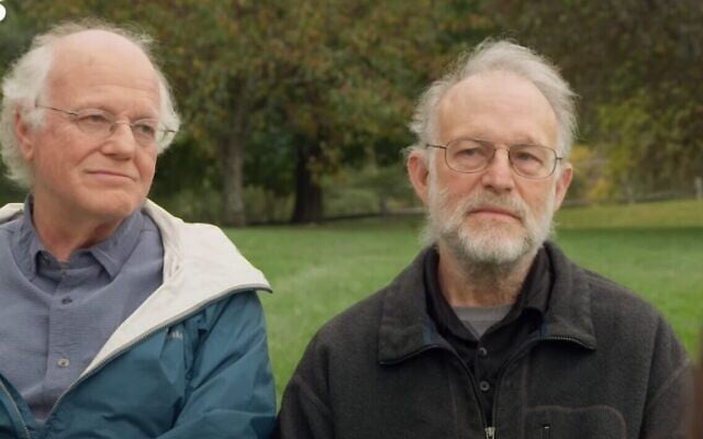Ben Cohen, à gauche, et Jerry Greenfield, à droite, s'entretiennent avec Axios dans une interview diffusée le 10 octobre 2021. (Capture d'écran) Ben Cohen, à gauche, et Jerry Greenfield, à droite, s'entretiennent avec Axios dans une interview diffusée le 10 octobre 2021. (Capture d'écran)