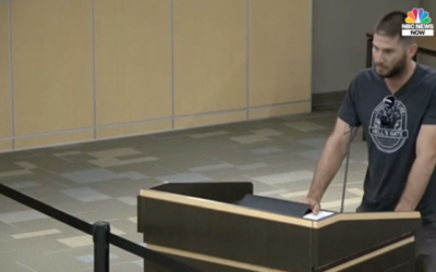 Jake Berman, un ancien élève juif, prend la parole lors d'une réunion du conseil scolaire à Southlake, au Texas, le 18 octobre 2021. (Capture d'écran)