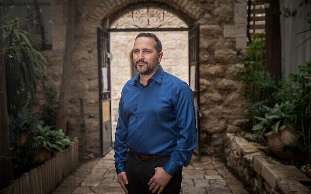 Le promoteur immobilier Eldad Peri pose pour une photo à Jérusalem le 26 février 2018. (Yonatan Sindel/Flash90)