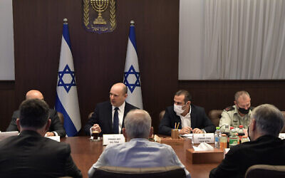 Le Premier ministre Naftali Bennett a convoqué une réunion ministérielle à Jérusalem, le 3 octobre 2021, pour discuter des crimes violents dans le secteur arabe. (Kobi Gideon/GPO)