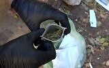 La police trouve des sacs d'un cannabinoïde synthétique illégal dans la région de Haïfa, le 26 septembre 2021. (Police israélienne)