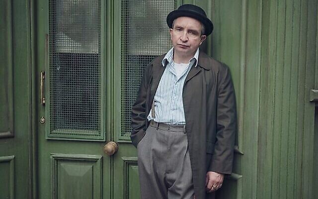 Eddie Marsan dans le rôle de Soly Malinovsky dans "Ridley Road". (Courtoisie de Red Productions)