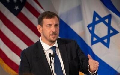 Asaf Zamir s'exprimant lors d'un événement avec les Fédérations juives d'Amérique du Nord, à New York, le 27 septembre 2021. (Crédit : Shahar Azran)