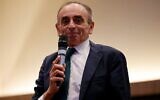 Eric Zemmour s'adresse aux membres de la communauté française de Londres au centre de conférence ILEC dans l'ouest de Londres, le 19 novembre 2021. (Crédit : Tolga Akmen / AFP)