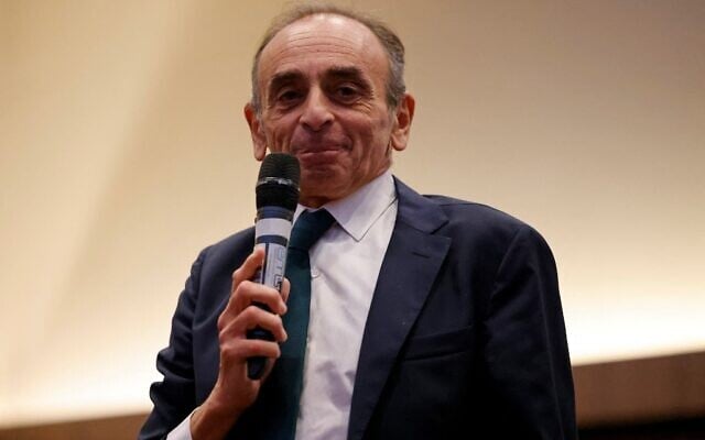Eric Zemmour s'adresse aux membres de la communauté française de Londres au centre de conférence ILEC dans l'ouest de Londres, le 19 novembre 2021. (Crédit : Tolga Akmen / AFP) Eric Zemmour s'adresse aux membres de la communauté française de Londres au centre de conférence ILEC dans l'ouest de Londres, le 19 novembre 2021. (Crédit : Tolga Akmen / AFP)