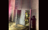 Un incendie à l'extérieur de la congrégation Beth Israel à Austin, Texas, dimanche 31 octobre. (Crédit : Austin Fire Department via JTA)