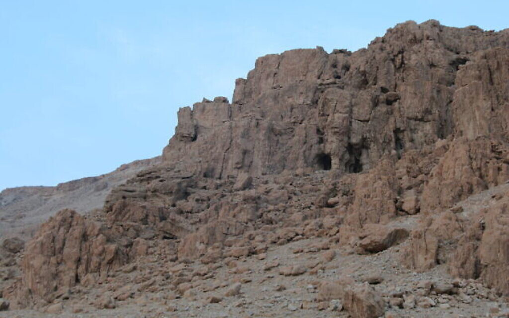 Le long du sentier du parc national de Qumran. (Crédit : Shmuel Bar-Am)
