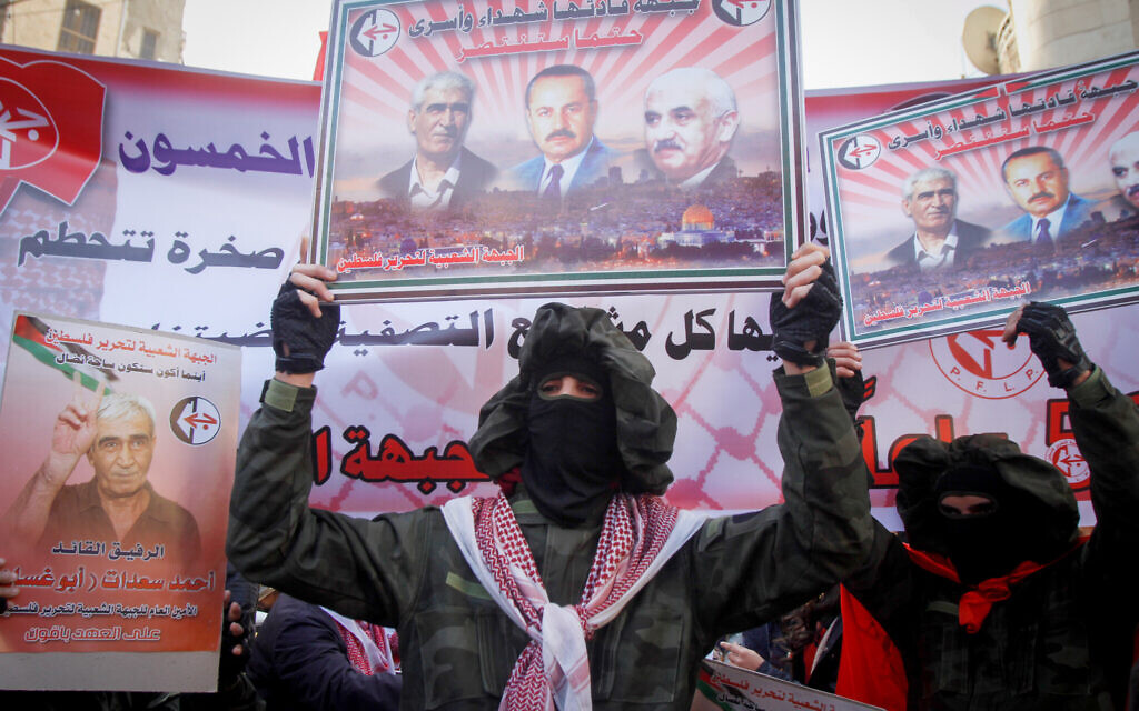 Des partisans palestiniens du FPLP lors d'un rassemblement marquant le 52e anniversaire de sa fondation, dans la ville de Naplouse, en Cisjordanie, le 14 décembre 2019. (Crédit : Nasser Ishtayeh/Flash90) Des partisans palestiniens du FPLP lors d'un rassemblement marquant le 52e anniversaire de sa fondation, dans la ville de Naplouse, en Cisjordanie, le 14 décembre 2019. (Crédit : Nasser Ishtayeh/Flash90)