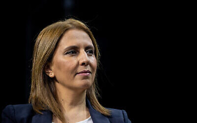 Gila Gamliel, alors ministre de l'Environnement, lors de la conférence annuelle du groupe 'Besheva' à Jérusalem, le 15 mars 2021. (Crédit: Yonatan Sindel/Flash90)
