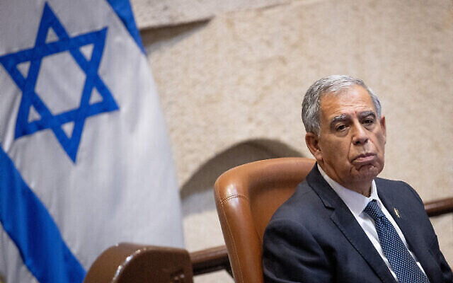 Le président de la Knesset, Mickey Levy, lors d'une session plénière à Jérusalem, le 26 juillet 2021.(Crédit : Yonatan Sindel/Flash90) Le président de la Knesset, Mickey Levy, lors d'une session plénière à Jérusalem, le 26 juillet 2021.(Crédit : Yonatan Sindel/Flash90)