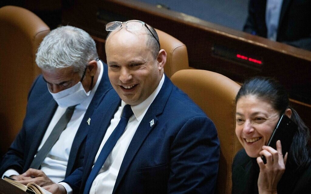 Naftali Bennett lors d'une séance plénière et d'un vote sur le budget de l'État à la Knesset, le 4 novembre 2021. (Crédit : Yonathan Sindel/Flash90) Naftali Bennett lors d'une séance plénière et d'un vote sur le budget de l'État à la Knesset, le 4 novembre 2021. (Crédit : Yonathan Sindel/Flash90)