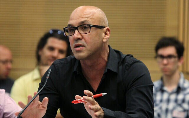 Gal Uchovsky à la Knesset, le 4 juin 2012 (Crédit : Miriam Alster/FLASH90) Gal Uchovsky à la Knesset, le 4 juin 2012 (Crédit : Miriam Alster/FLASH90)