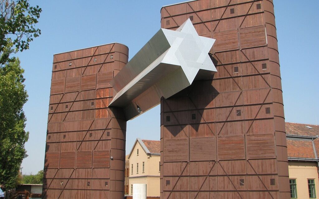Le musée de l'Holocauste et le centre éducatif House of Fates à Budapest. (Crédit : Yaakov Schwartz/ Times of Israel)