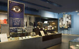 Une vue de la nouvelle galerie de la Shoah à l'Imperial War Museum de Londres, le 30 septembre 2021. (Crédit : avec l'aimable autorisation de l'IWM)