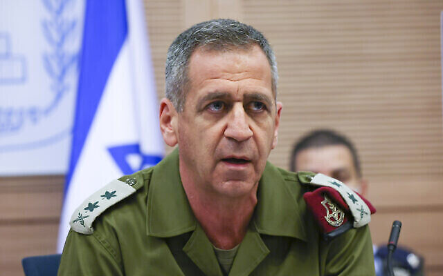 Le chef d'état-major de Tsahal Aviv Kohavi assiste à une réunion de la commission des affaires étrangères et de la défense de la Knesset le 9 novembre 2021. (Crédit : Yonatan Sindel/Flash90) Le chef d'état-major de Tsahal Aviv Kohavi assiste à une réunion de la commission des affaires étrangères et de la défense de la Knesset le 9 novembre 2021. (Crédit : Yonatan Sindel/Flash90)