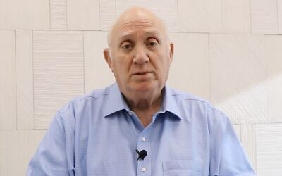 Le PDG de Shufersal Itzhak Abercohen dans une vidéo, le 5 novembre 2021. (Crédit : capture d'écran)