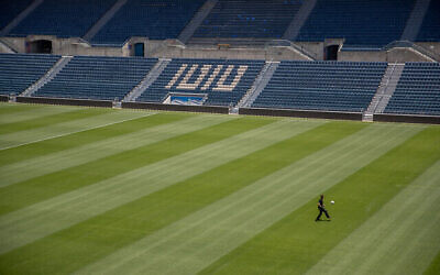 Le Teddy Stadium à Jérusalem avant la réouverture de la saison de football, le 27 mai 2020. (Crédit : Yonatan Sindel/Flash90)