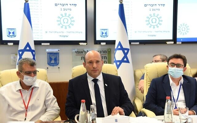 Le Premier ministre Naftali Bennett dans un bunker souterrain au cours d'un exercice lié à la COVID-19, le 11 novembre 2021. (Crédit : Haim Zach/GPO) Le Premier ministre Naftali Bennett dans un bunker souterrain au cours d'un exercice lié à la COVID-19, le 11 novembre 2021. (Crédit : Haim Zach/GPO)