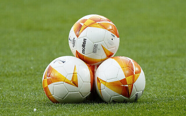 llustration : Les ballons de la finale de l'Europa League sont exposés avant la finale de l'Europa League entre Manchester United et Villarreal à Gdansk, en Pologne, le 26 mai 2021. (Janek Skarzynski, Pool via AP) llustration : Les ballons de la finale de l'Europa League sont exposés avant la finale de l'Europa League entre Manchester United et Villarreal à Gdansk, en Pologne, le 26 mai 2021. (Janek Skarzynski, Pool via AP)