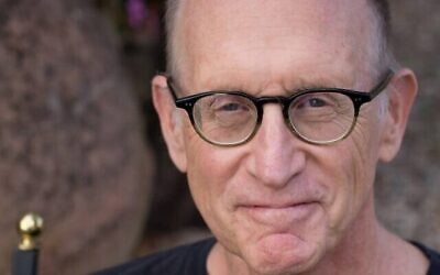 L'écrivain Stuart Schoffman, journaliste et traducteur de longue date à Jérusalem, est décédé à 74 ans le 7 novembre 2021 (avec l'aimable autorisation de la page Facebook de Stuart Schoffman).