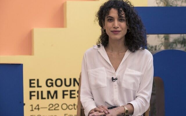 L'actrice et réalisatrice irakienne Zahraa Ghandour pose pour une photo lors d'une interview en marge de la 5e édition du Festival du film de Gouna, dans la station balnéaire égyptienne d'el-Gouna, sur la mer Rouge, le 21 octobre 2021. (Crédit : Khaled DESOUKI / AFP) L'actrice et réalisatrice irakienne Zahraa Ghandour pose pour une photo lors d'une interview en marge de la 5e édition du Festival du film de Gouna, dans la station balnéaire égyptienne d'el-Gouna, sur la mer Rouge, le 21 octobre 2021. (Crédit : Khaled DESOUKI / AFP)