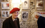 Roger Payen, résistant emprisonné entre mars 1943 et août 1944 à la prison de la Santé à Paris, pose, le 02 juin 2006 à Balazuc, au milieu de l'exposition dans laquelle il présente des dessins réalisés au cours de sa captivité. A 93 ans, Roger Payen ne se lasse pas de raconter ses 18 mois de captivité, une période difficile mais traversée grâce à la camaraderie et l'humour que reflète bien le titre de cette exposition : "Parcours de Santé".