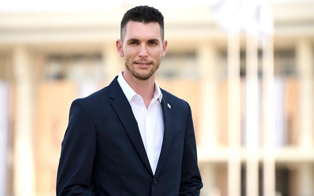 Idan Roll, vice-ministre des Affaires étrangères, était un avocat spécialisé dans les droits des LGBTQ avant d'entrer en politique. (Crédit : Elad Guttman/Israel Foreign Ministry via JTA)