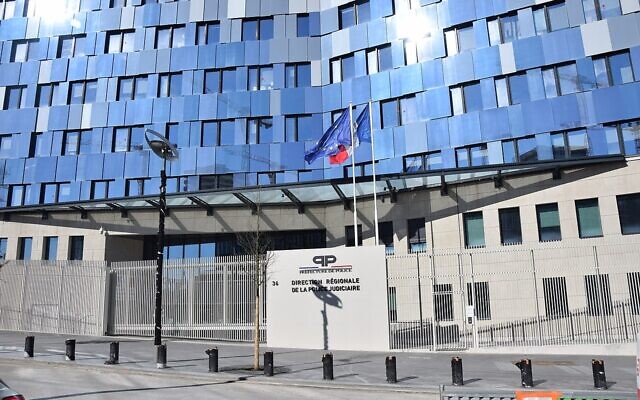 Le 36, rue du Bastion, où se trouvent le siège et les bureaux de la Direction régionale de la police judiciaire de la préfecture de police de Paris. (Crédits : CC BY-SA 3.0 / Tiraden / architecte de la DRPJ : Valode et Pistre)