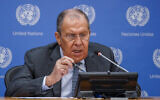 Le ministre des Affaires étrangères russe  Sergey Lavrov pendant une conférence de presse durant la 76è session de l'Assemblée générale des Nations unies, le 25 septembre 2021. (Crédit : AP Photo/Mary Altaffer)