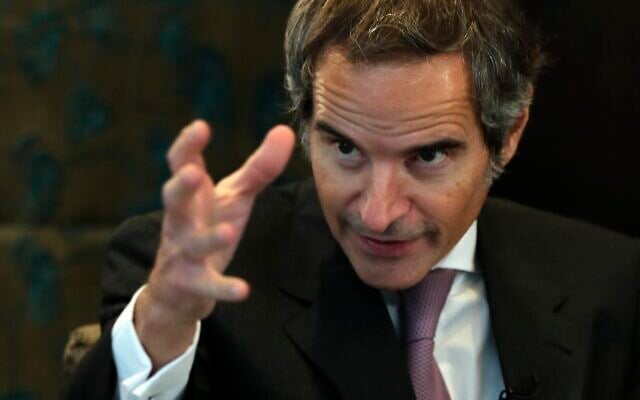 Le directeur général de l'Agence internationale de l'énergie atomique, Rafael Mariano Grossi, accorde une interview à l'Associated Press, à Abu Dhabi, aux Émirats arabes unis, le 14 décembre 2021. (Crédit : AP Photo/Kamran Jebreili) Le directeur général de l'Agence internationale de l'énergie atomique, Rafael Mariano Grossi, accorde une interview à l'Associated Press, à Abu Dhabi, aux Émirats arabes unis, le 14 décembre 2021. (Crédit : AP Photo/Kamran Jebreili)