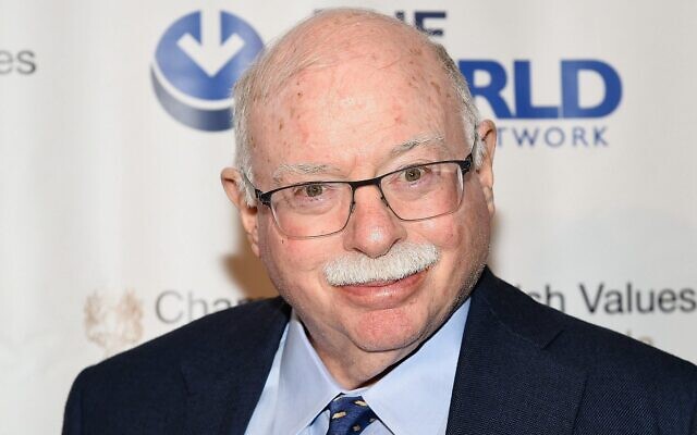 Le financier et philanthrope Michael Steinhardt assiste au gala des Champions of Jewish Values International Awards au Marriott Marquis, le 5 mai 2016, à New York.(Crédit : Evan Agostini/Invision/AP) Le financier et philanthrope Michael Steinhardt assiste au gala des Champions of Jewish Values International Awards au Marriott Marquis, le 5 mai 2016, à New York.(Crédit : Evan Agostini/Invision/AP)