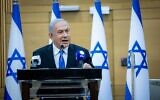 L'ancien Premier ministre Benjamin Netanyahu dirige une réunion de faction de la Knesset de son parti d'opposition, le Likud, le 13 décembre 2021. (Crédit : Yonatan Sindel/Flash90)