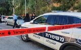 Illustration : La police israélienne enquête sur la scène d'un crime, le 2 juin 2021. (Crédit : Police israélienne)