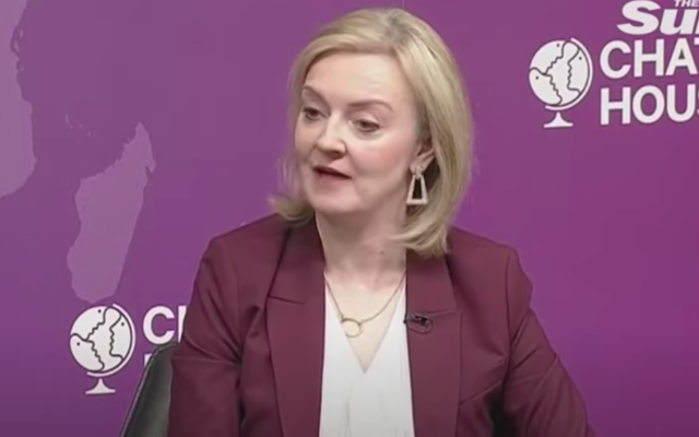 Liz Truss (Crédit : capture d'écran YouTube/The Sun)