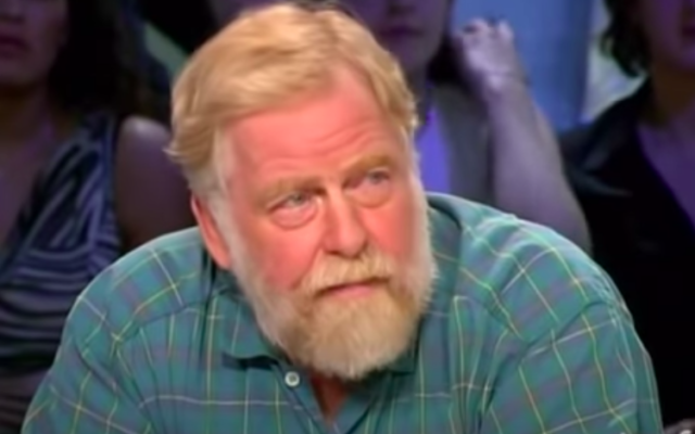 Gabriel Cohn-Bendit, sur le plateau de « Tout le monde en parle » en 2003. (Crédit : capture d’écran YouTube / INA Arditube)
