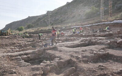 Les vestiges d'une synagogue vieille de 2 000 ans découverts à Migdal. (Université de Haïfa)