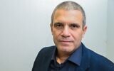 L'ancien général de brigade de Tsahal Gal Hirsch lors d'une conférence de presse à Tel Aviv pour annoncer son entrée en politique, le 26 décembre 2018. (Crédit : Flash90)