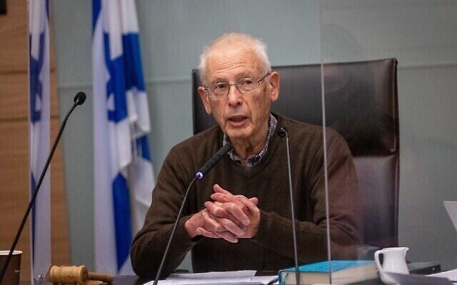 Benny Begin, député de Tikva Hadasha, dirigeant une réunion de commission de la Knesset, le 19 décembre 2021. (Crédit : Yonatan Sindel/Flash90) Benny Begin, député de Tikva Hadasha, dirigeant une réunion de commission de la Knesset, le 19 décembre 2021. (Crédit : Yonatan Sindel/Flash90)