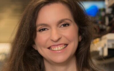 La nouvelle vice-présidente d'Intel Corp, Karin Eibschitz-Segal, dirige les centres de développement d'Intel en Israël. Décembre 2021. (Crédit : autorisation)