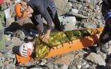 Une capture d'écran de la vidéo sur un voyageur israélien blessé qui est secouru après être resté coincé dans un glacier dans le sud de l'Argentine, le 10 décembre 2021. (Capture d'écran/Facebook)