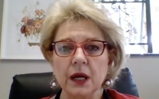 Le Dr Angelique Coetzee parle avec le diffuseur public Kan dans une interview diffusée le 22 décembre 2021. (Capture d'écran : Twitter)