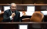 Le chef de l'opposition Benjamin Netanyahu en séance plénière de la Knesset, le 27 décembre 2021. (Crédit : Noam Revkin Fenton/Flash90)