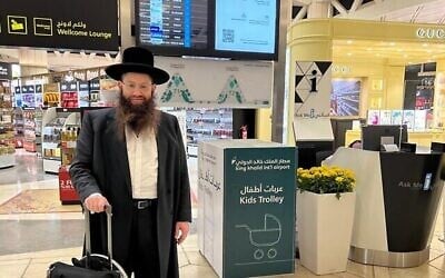 Le rabbin Jacob Yisrael Herzog, à l'aéroport international King Khalid de Ryad, en novembre 2021. (Crédit : Autorisation)